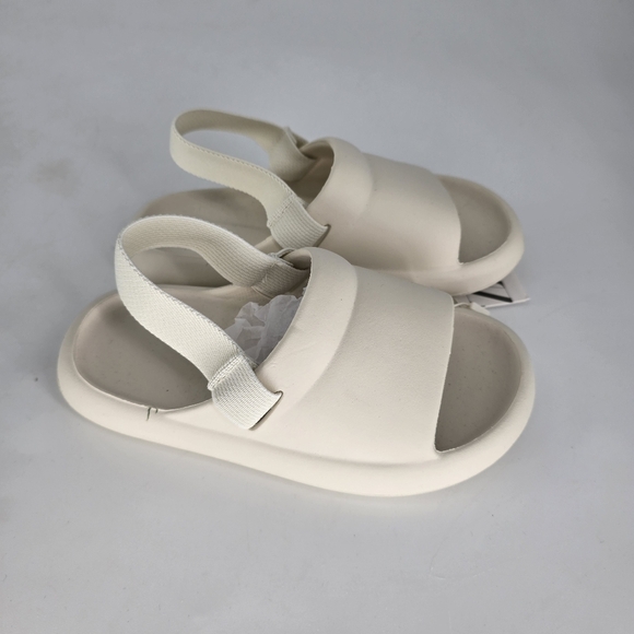Zara Other - Zara cream sandles sling back rubber lightweight kids size 27 US 10 boy girl